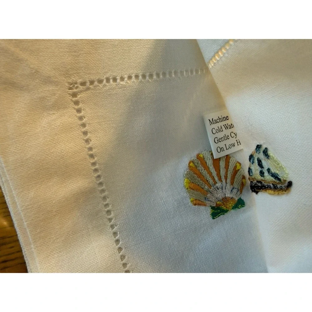 NEW Embroidered Seashell Oceanside Napkins 6